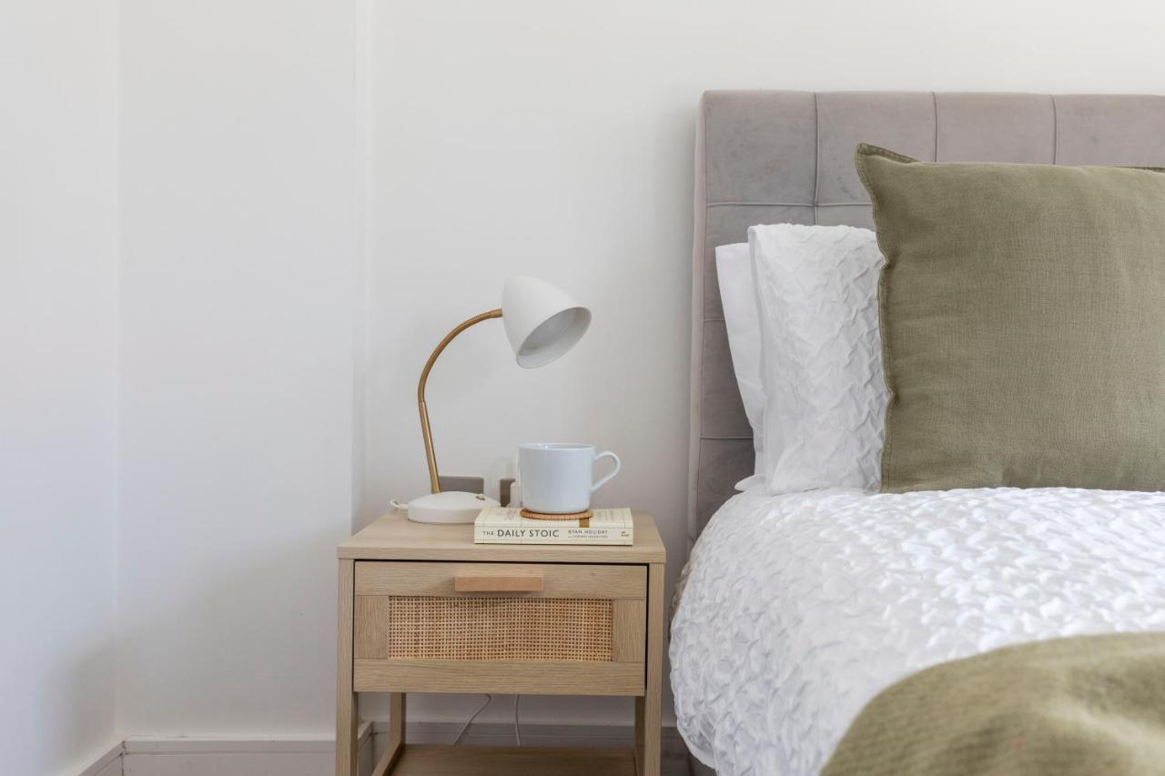 Modern Luxe Apt Just 10 Mins From Tower Bridge! Easy Access To Tube And Bus Лондон Экстерьер фото