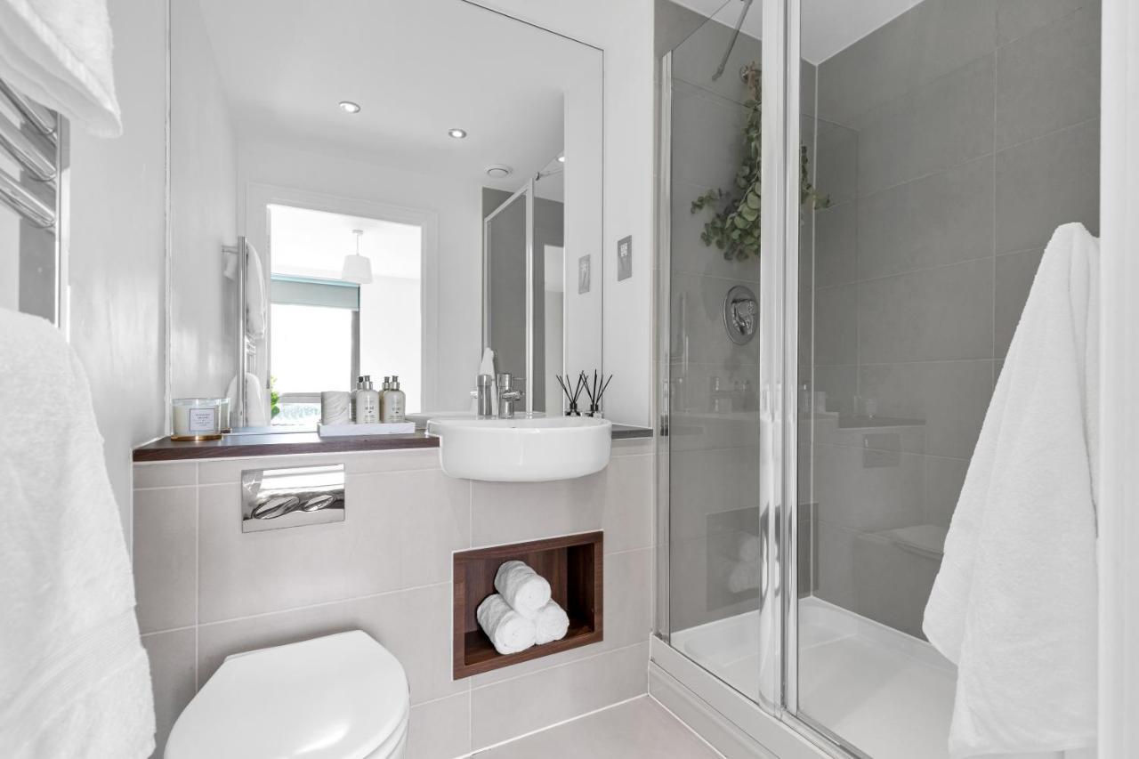Modern Luxe Apt Just 10 Mins From Tower Bridge! Easy Access To Tube And Bus Лондон Экстерьер фото