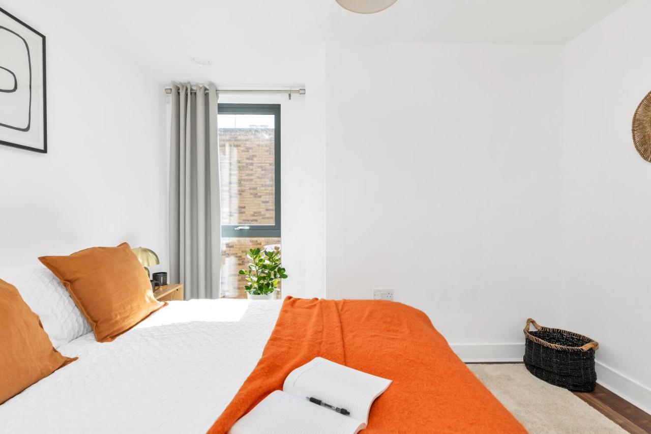 Modern Luxe Apt Just 10 Mins From Tower Bridge! Easy Access To Tube And Bus Лондон Экстерьер фото