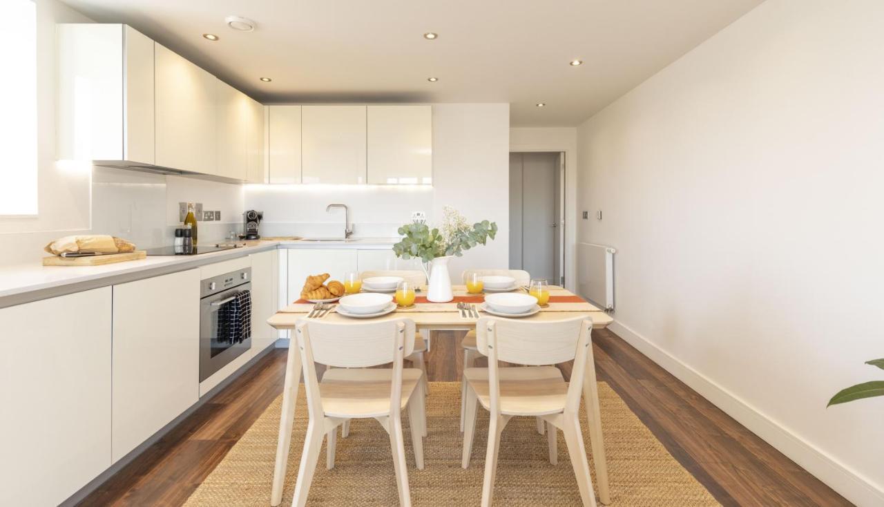 Modern Luxe Apt Just 10 Mins From Tower Bridge! Easy Access To Tube And Bus Лондон Экстерьер фото
