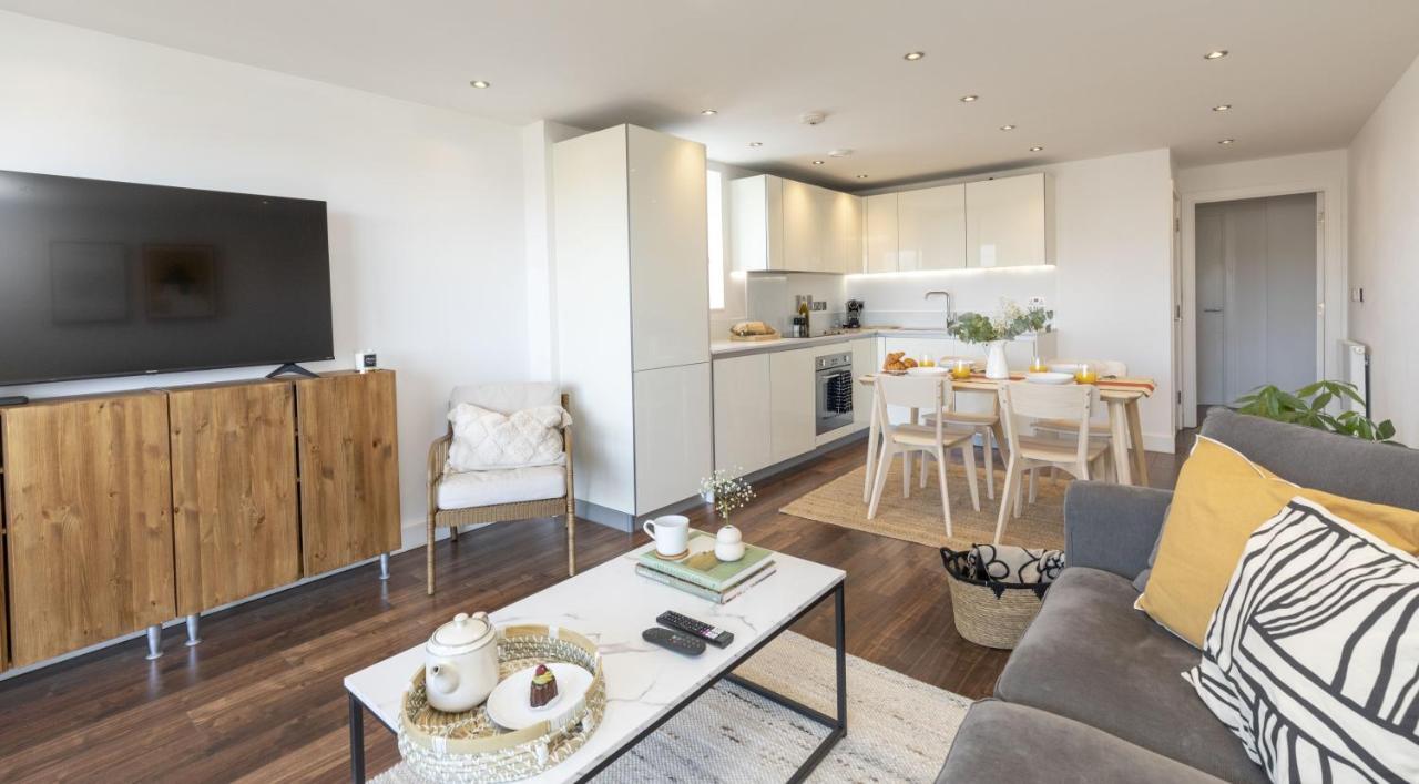 Modern Luxe Apt Just 10 Mins From Tower Bridge! Easy Access To Tube And Bus Лондон Экстерьер фото