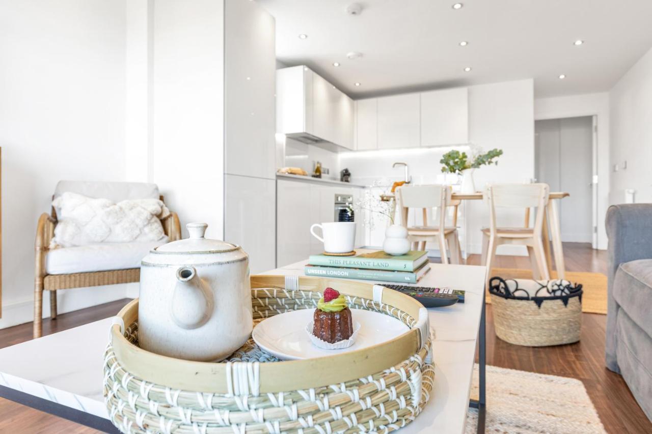Modern Luxe Apt Just 10 Mins From Tower Bridge! Easy Access To Tube And Bus Лондон Экстерьер фото